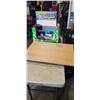 Image 1 : ASSORTED ART SUPPLY AND DESKTOP EASEL