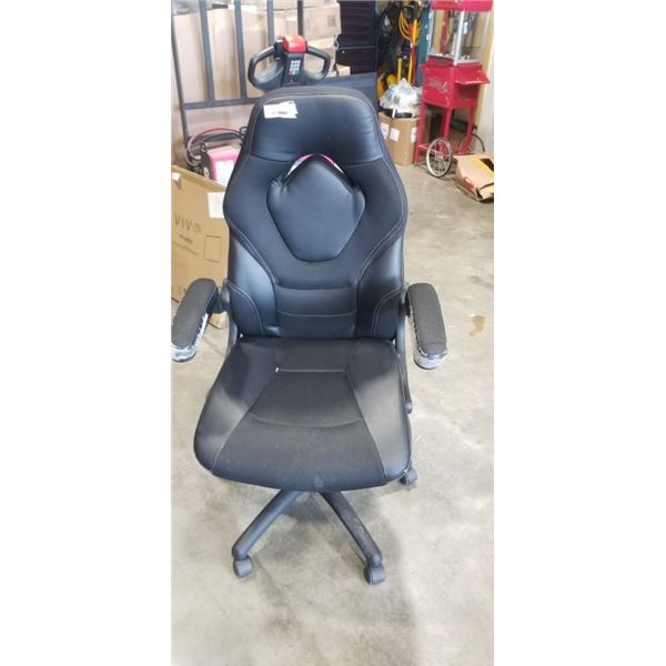 BLACK GAMING CHAIR
