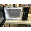 Image 3 : 1100 WATT MICROWAVE