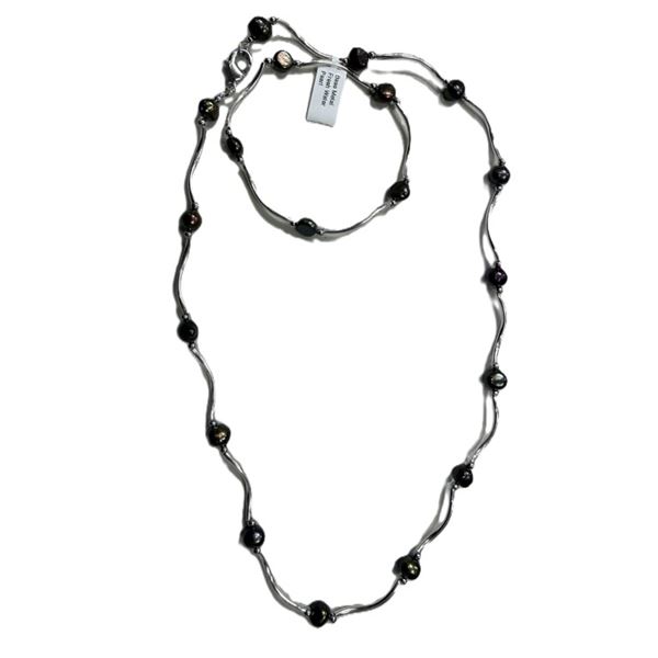 CULTURED PEARL NECKLACE AND BRACELET, W/A $300.00.