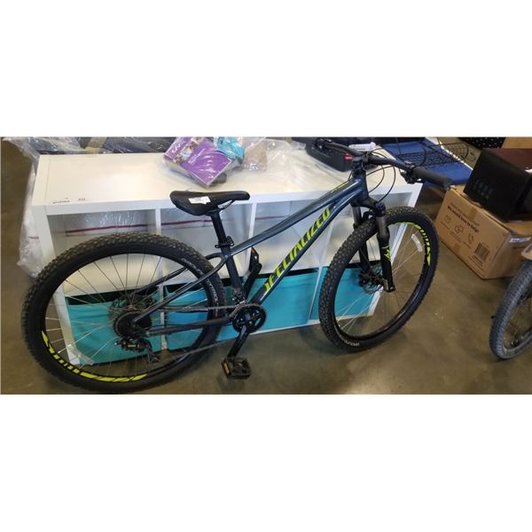 SPECIALIZED PITCH SIZE SMALL, 27.5 WHEEL, IN VERY GOOD CONDITION