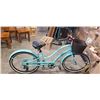 Image 2 : BLUE PURA VIDA BIKE WITH BASKET