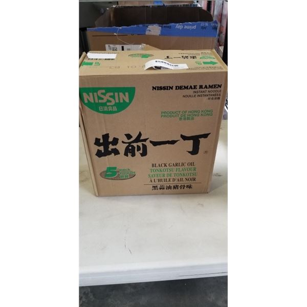 5 PACK NISSIN BLACK GARLIC OIL TONKOTSU FLAVOUR INSTANT NOODLES. EXP AUG 1 2026
