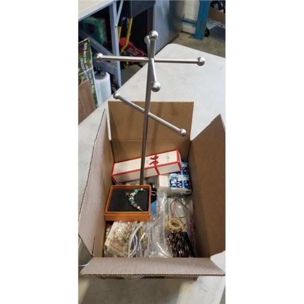 COLLECTION OF JEWELLERY, NECLACE STAND, BOXED ITEMS AND STONES ETC