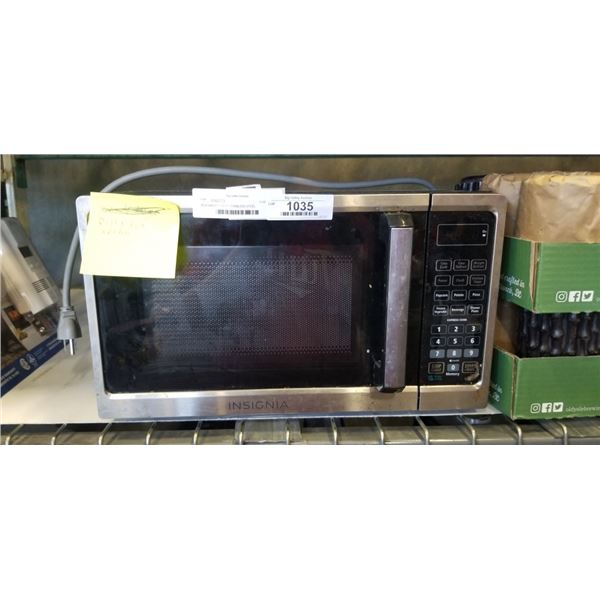 INSIGNIA 0.7 CU FT STAINLESS STEEL MICROWAVE - TESTED WORKING, RETAIL $109