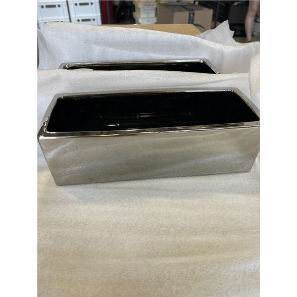 4 NEW CHROME PLANTERS