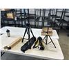 Image 1 : 3 TRIPOD STANDS
