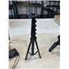 Image 4 : 3 TRIPOD STANDS