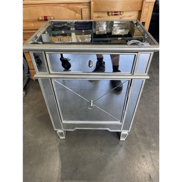 MIRORRED NIGHT STAND