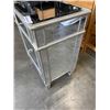 Image 5 : MIRORRED NIGHT STAND