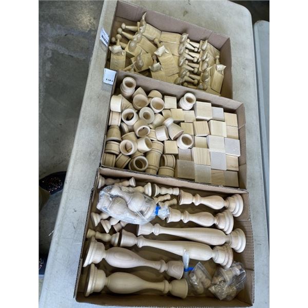 3 TRAYS OF NEW WOODEN ITEMS AND WOOD WORKING PIECES, INLCUDING CANDLESTANDS AND DOOR STOPS ETC