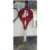 Image 4 : 3 BADMINTON RACKETS AND 2 TENNIS RACKETS. WITH 3 SOFT CASES.