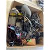 Image 2 : LARGE BOX OF ASSORTED SUNGLASSES