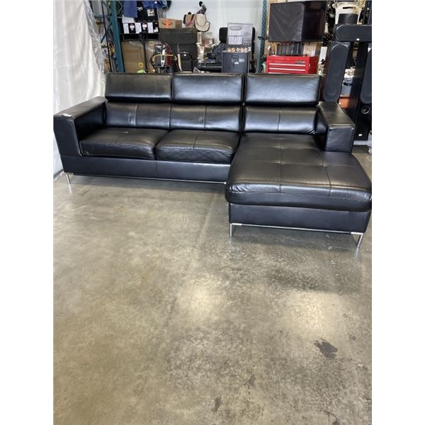 BLACK 2PC SECTIONAL SOFA WITH ADJUSTABLE HEAD RESTS, GOOD CLEAN CONDITION, NO RIPS OR TEARS