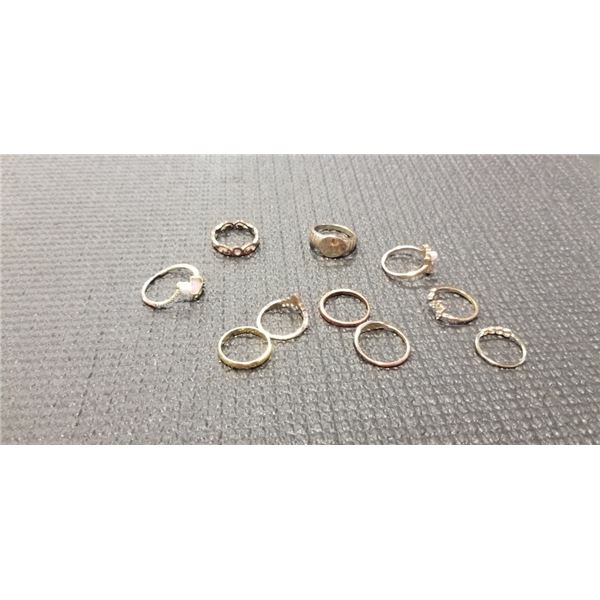 ASSORTED GOLD TONE RINGS