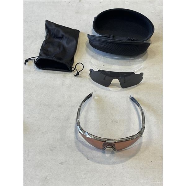 MELT SUNGLASSES IN CASE WITH 2 EXTRA LENSES