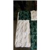 Image 3 : 8 NEW 2 PACKS CHRISTMAS 18" PILLOW SHAMS. 6 WHITE, 2 GREEN