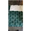 Image 4 : 8 NEW 2 PACKS CHRISTMAS 18" PILLOW SHAMS. 6 WHITE, 2 GREEN