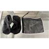 Image 1 : NIKE INDOOR STUDIO WRAPS C/W WASH BAG. LADIES 8