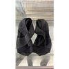 Image 2 : NIKE INDOOR STUDIO WRAPS C/W WASH BAG. LADIES 8