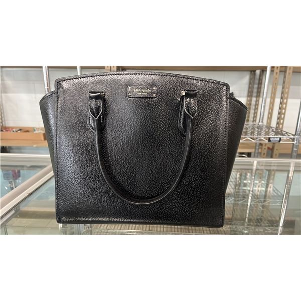 KATE SPADE NEW YORK BLACK LEATHER PURSE C/W SHOULDER STRAP. MODEL J183