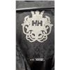Image 2 : HELLY HANSEN JACKET C/W HOOD. APPROX. 28 IN FROM COLLAR TO HEM. LADIES M