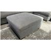 Image 4 : 3-PC FABRIC SECTIONAL SOFA WITH STORAGE OTTOMAN (OTTOMAN DOES NOT FULLY OPEN)