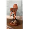 Image 2 : FRANKLIN MINT HAND PAINTED "THE DEFENDER" PORCELAIN MOUNTAIN LION WITH CERTIFICATE OF AUTHENTICITY