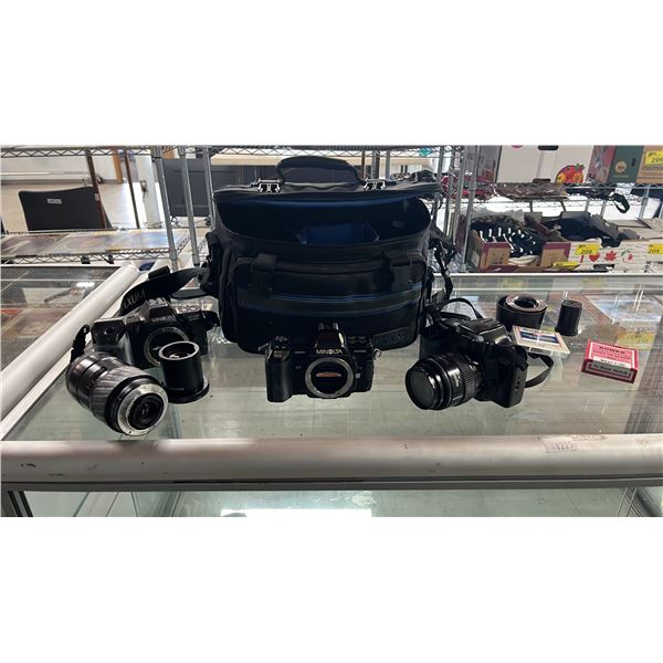 (3) VTG. MINOLTA FILM CAMERAS & ASSORTED LENSES, FILTERS & MORE IN A CAMERA BAG