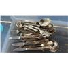 Image 2 : TOTE OF STATE HOUSE STERLING SILVER CUTLERY: APPROX. 805.6 G EXCLUDING KNIVES
