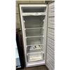 Image 2 : DANBY 6.8 CUBIC FT. UPRIGHT CONVERTIBLE FREEZER