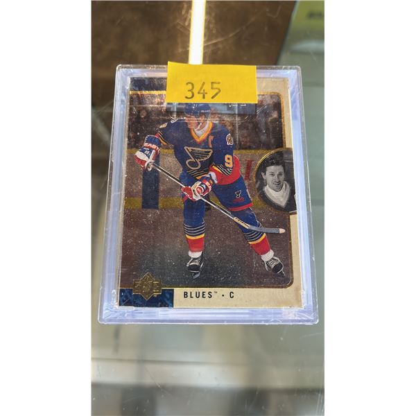 APPROXIMATELY 100 ASSORTED WAYNE GRETZKY HOCKEY CARDS