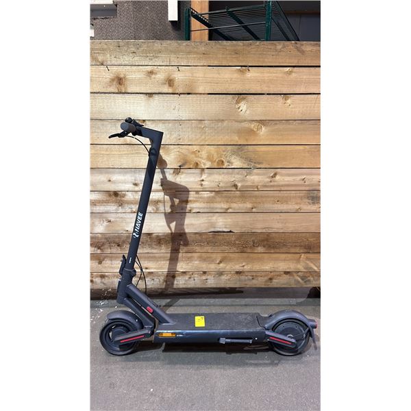 NAVEE E-SCOOTER ( WORKING CONDITION UNKNOWN/ NO CHARGER )