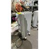 Image 3 : DELONGHI TRR0715 PORTABLE RADIATOR HEATER
