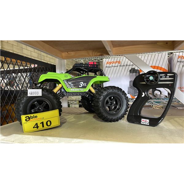 MAISTO 3XL RC ROCK CRAWLER WITH CONTROLLER