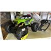 Image 2 : MAISTO 3XL RC ROCK CRAWLER WITH CONTROLLER