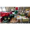 Image 3 : SHELF OF ASSORTED CHRISTMAS DECORATIONS