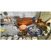 Image 3 : SHELF OF CARVED WOOD SANDPIPERS, WOOD TRAYS, CAST IRON OVAL SKILLETS WITH DETACHABLE HANDLES & MORE