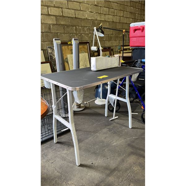 PORTABLE FOLDING TABLE WITH NON-SLIP TOP & BOX OF 5" CASTERS