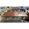 Image 2 : 72" WIDE FOLDING TABLE