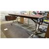 Image 3 : 72" WIDE FOLDING TABLE