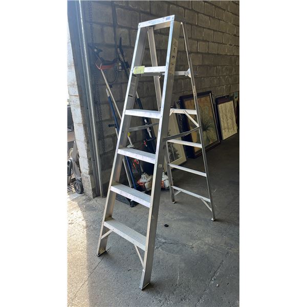 REYNOLDS ALUMINIUM 6' FOLDING LADDER