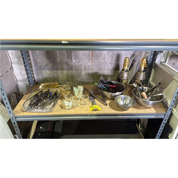 SHELF LOT OF ASSORTED KITCHEN ITEMS