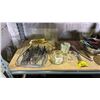 Image 3 : SHELF LOT OF ASSORTED KITCHEN ITEMS