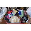 Image 2 : PALLET OF ASSORTED CLOTHING