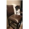 Image 7 : Dark Finish Dining Table With Two Leaves, Four Vinyl Chairs And Two Barstools