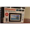 Image 13 : Fluval 2 Gallon Desktop Aquarium Kit and Sylvania 10" Digital Photo Frame