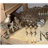 Image 2 : Metallic Christmas Decorations: Ornaments, Figurines, and Garland