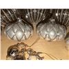 Image 7 : Metallic Christmas Decorations: Ornaments, Figurines, and Garland