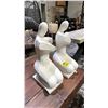 Image 3 : PAIR OF MODERN ABSTRACT FEMALE FIGURE SCULPTURES 24" TALL